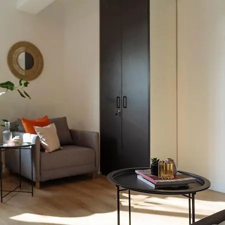 Apartment Aura - Old Town I Free Street Parking I Self Check-in Bucharest